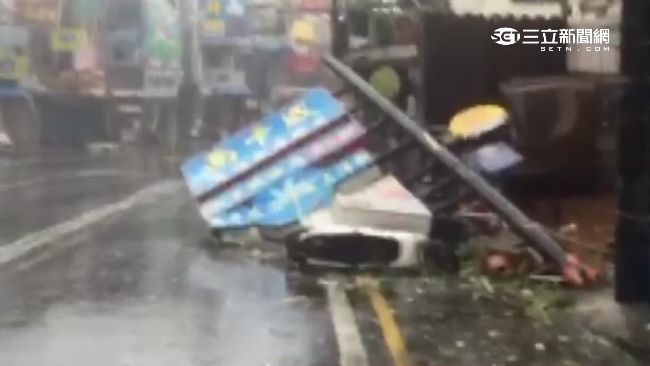莫蘭蒂路過台灣尾　墾丁整條街毀容