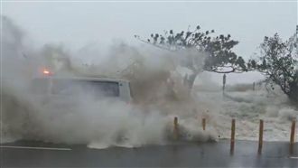 莫蘭蒂作亂！墾丁救護車險遭巨浪吞沒