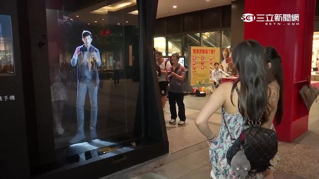 SONY行銷新機　周董現身幫你拍照