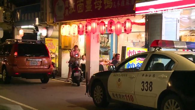 醉男騎車撞人群　熱炒店烤肉變打架