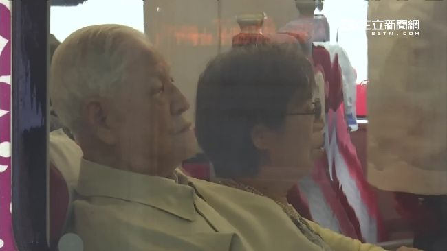 出遊遇颱風掃興　阿輝伯現身花蓮車站
