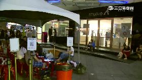 排隊搶唉鳳0600.