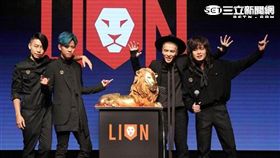 「獅子合唱團」蕭敬騰親自打造充滿爆發力全新專輯正式發行。（記者邱榮吉/攝影）