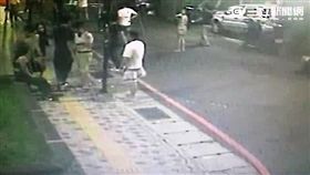 李姓兄弟在中秋夜烤肉時因對網路遊戲認知不同起口角還引發群毆事件（翻攝畫面）