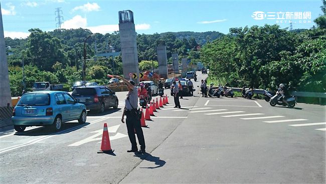 騎車遭轎車攔腰撞　祖孫倆命喪黃泉