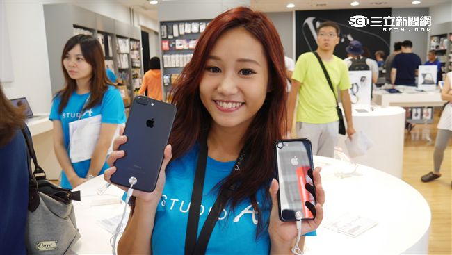 網上現i7曜石黑　現貨開價7萬？