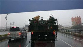 國軍支援救災（圖／翻攝自聯結車 大貨車 拉拉隊 照片影片資訊分享團社團）