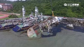 西子灣4船擱淺傾斜漏油　漁民飆罵