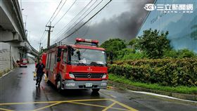台北市社子島纖維工廠大火（翻攝畫面）