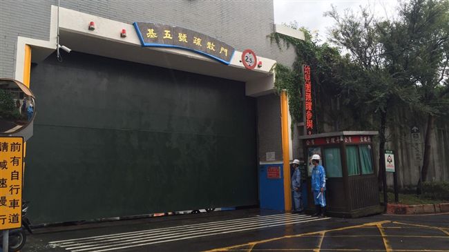 台北晚上8點關水門　開放紅黃線停車