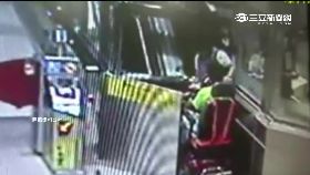 輪椅撞捷運0630.