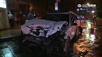 忠孝東路死亡車禍　小黃、賓士全撞爛
