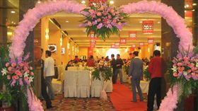 婚禮,婚宴,婚期,男女,結婚,地雷,主持,祝賀,尷尬,黃腔,早生貴子,幸福,嫁娶,PTT-翻攝自百度