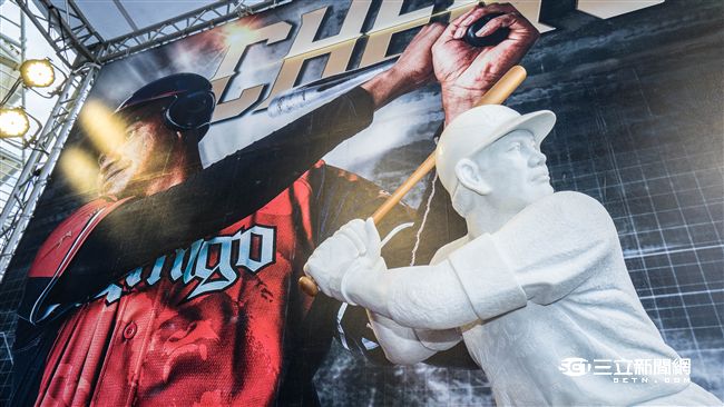 陳金鋒,引退,LAMIGO,雕像 圖／記者林敬旻攝