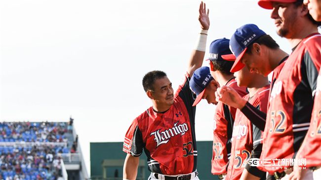 陳金鋒引退　圖／記者林敬旻攝