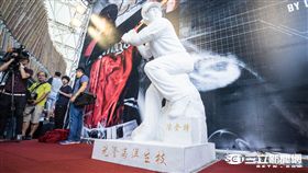 陳金鋒雕像 圖／記者林敬旻攝