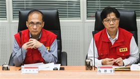 行政院長林全（左）18日上午視察馬勒卡颱風中央災害應變中心。右為內政部長葉俊榮。中央社記者郭日曉攝 105年9月18日