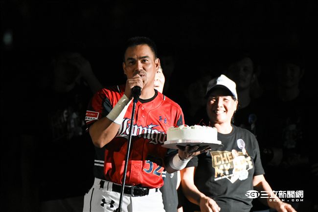 陳金鋒引退　圖／記者林敬旻攝