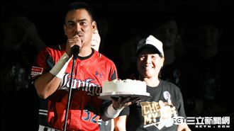 鋒哥引退柔情　請全場唱生日歌獻媽媽