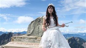 北部知名主持人、新竹市民防大隊中隊長鄒詠蓁,婚紗照,台灣百岳（圖／翻攝自鄒詠臻臉書）