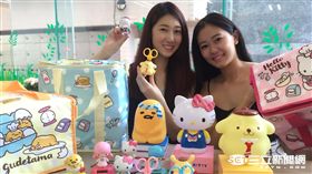 走進超商找慰藉　船梨精萌戰Hello Kitty