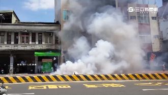 廟會遶境百米鞭炮齊放　如同焚街一般