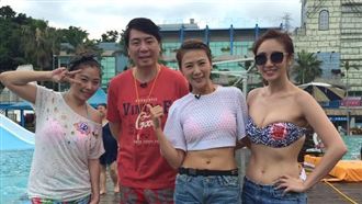 連靜雯穿比基尼洞洞裝　濕身秀好身材