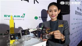 國泰世華長榮航空聯名卡。（圖／記者簡佑庭攝影）