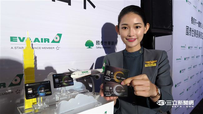 全新航空聯名卡　10元回饋1哩