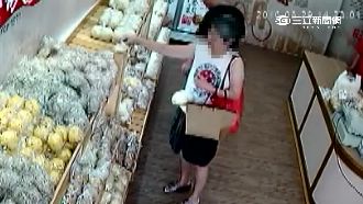 忍不住的誘惑？假裝講電話順手偷包