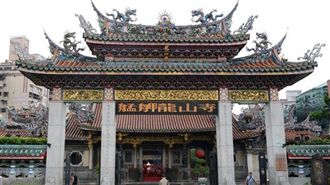 救空汙！龍山寺明年3月全面禁香