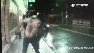 發酒瘋襲警踢警車　醉男醒來全忘光