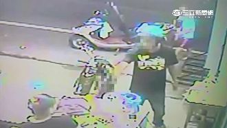 「你不跟我買魚！」魚販持槍恐嚇西施