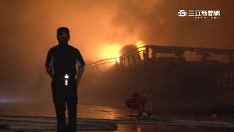 大貨車載二甲苯撞路樹　司機燒成焦屍