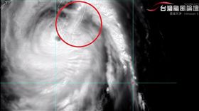 強颱「激戰」中央山脈／台灣颱風論壇YouTube