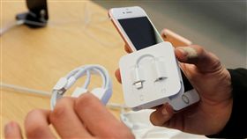 Lightning EarPods,iPhone7(圖／路透社)