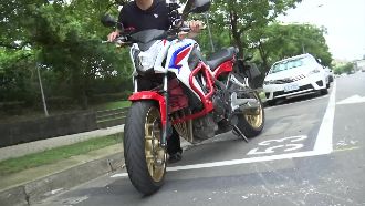 重機遭移變違停　車主怒：有錯嗎？