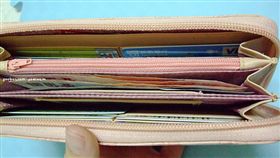 皮夾 圖／攝影者vsy,Flickr CC License
https://flic.kr/p/8AWPYk