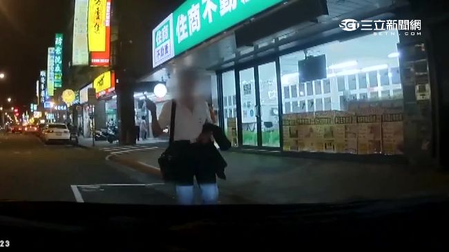 老父幫「站」車位　兩駕駛互嗆爆口角