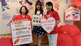 兒童福利聯盟文教基金會22日舉行出養兒童生活照顧基金募集行動記者會，愛心大使、藝人方志友（中）也現身呼籲大家關注出養兒議題。中央社記者許秩維攝 105年9月22日