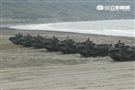 海軍陸戰隊幾乎勝任所有地形作戰的AAV7A1兩棲突擊車，可進行連續7個小時的兩棲水面航行操作， 是目前全世界性能最優異的兩棲戰鬥車輛。（記者邱榮吉/攝影）