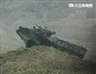 海軍陸戰隊幾乎勝任所有地形作戰的AAV7A1兩棲突擊車，可進行連續7個小時的兩棲水面航行操作， 是目前全世界性能最優異的兩棲戰鬥車輛。 。（記者邱榮吉/攝影）