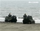 海軍陸戰隊幾乎勝任所有地形作戰的AAV7A1兩棲突擊車，可進行連續7個小時的兩棲水面航行操作， 是目前全世界性能最優異的兩棲戰鬥車輛。 。（記者邱榮吉/攝影）