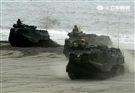 海軍陸戰隊幾乎勝任所有地形作戰的AAV7A1兩棲突擊車，可進行連續7個小時的兩棲水面航行操作， 是目前全世界性能最優異的兩棲戰鬥車輛。 。（記者邱榮吉/攝影）