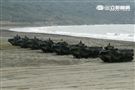 海軍陸戰隊幾乎勝任所有地形作戰的AAV7A1兩棲突擊車，可進行連續7個小時的兩棲水面航行操作， 是目前全世界性能最優異的兩棲戰鬥車輛。 。（記者邱榮吉/攝影）