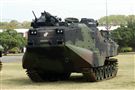 海軍陸戰隊幾乎勝任所有地形作戰的AAV7A1兩棲突擊車，可進行連續7個小時的兩棲水面航行操作， 是目前全世界性能最優異的兩棲戰鬥車輛。 。（記者邱榮吉/攝影）