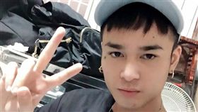 胡睿兒,Under Lover（圖／翻攝自胡睿兒臉書）
https://www.facebook.com/photo.php?fbid=1418010094891431&set=t.100000473631498&type=3&theater