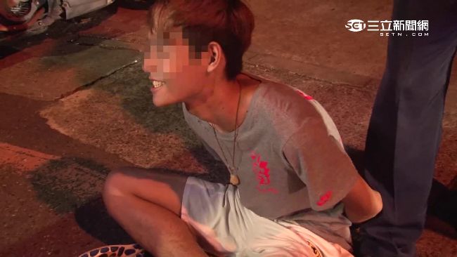 拒檢飆車逃逸　未成年撞計程車還嘻笑