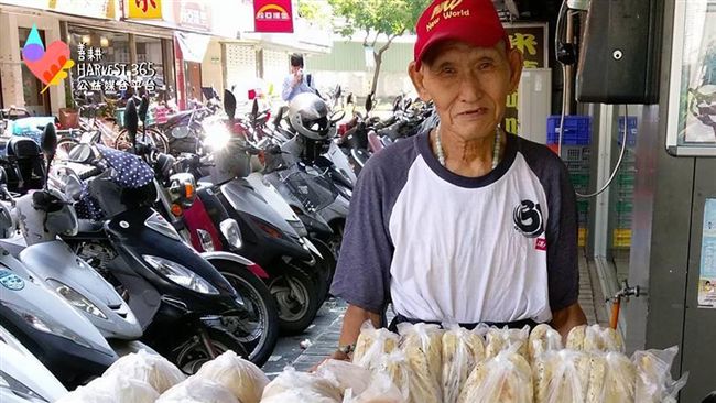 高齡「饅頭爺爺」　常偷塞送客人