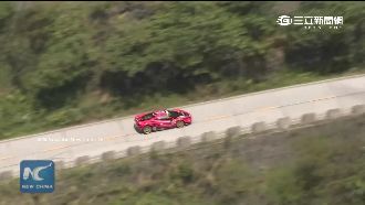 玩命挑戰99彎！義車手飆速登張家界